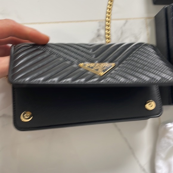 Prada small black clutch comes with crossover straps that can be taken off - Picture 4 of 8